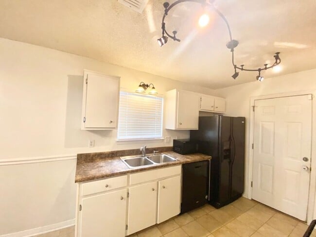 Building Photo - 164 Wright Cir