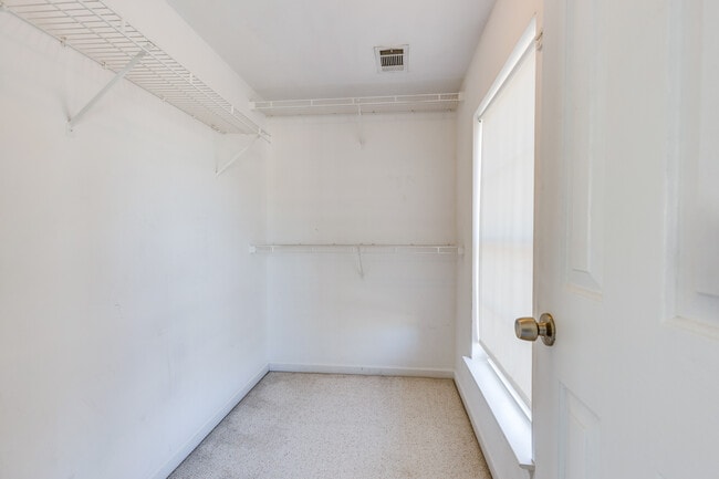 Building Photo - 605 Founders Pointe Blvd