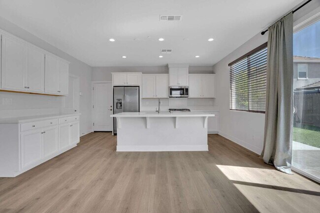 Building Photo - Modern 3-Bed, 3-Bath Vacaville Home Built ...