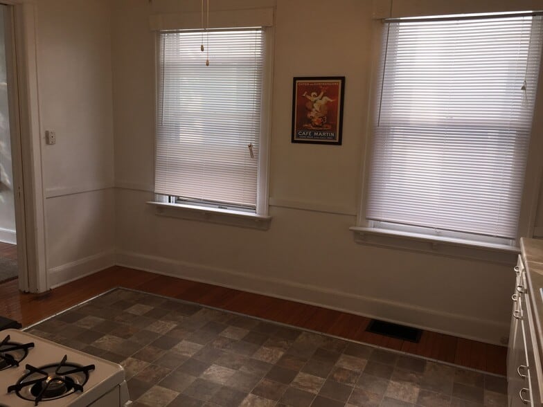 Building Photo - 908 Columbia Ave