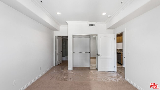 Building Photo - 3328 Oakhurst Ave