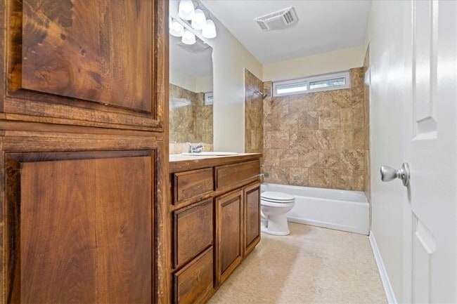 Building Photo - 1406 Hooks Dr