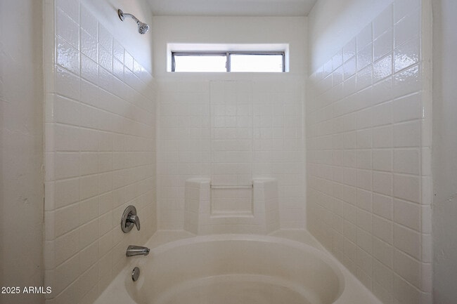 Building Photo - 453 N 105th Pl