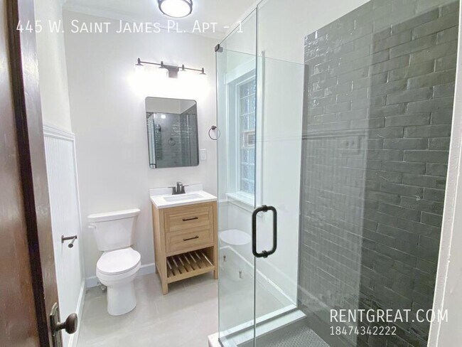 Building Photo - 445 W St James Pl