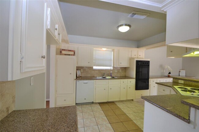 Building Photo - 15927 Tumbling Rapids Dr