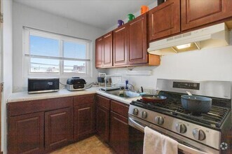 Building Photo - 1 bedroom in Chicago IL 60626