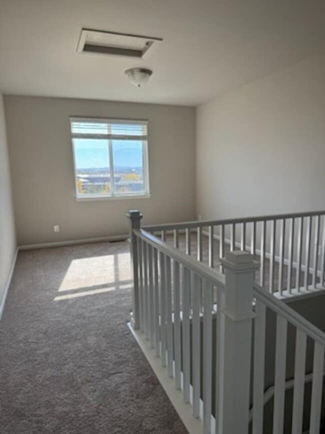 Building Photo - Modern Townhouse with Breathtaking Views –...