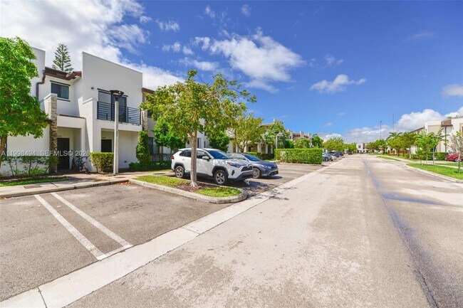 Building Photo - 640 NE 207th St