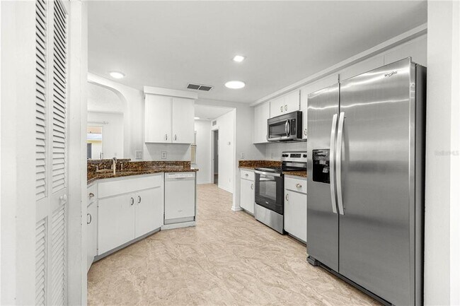 Building Photo - 9662 SW 95th Ct