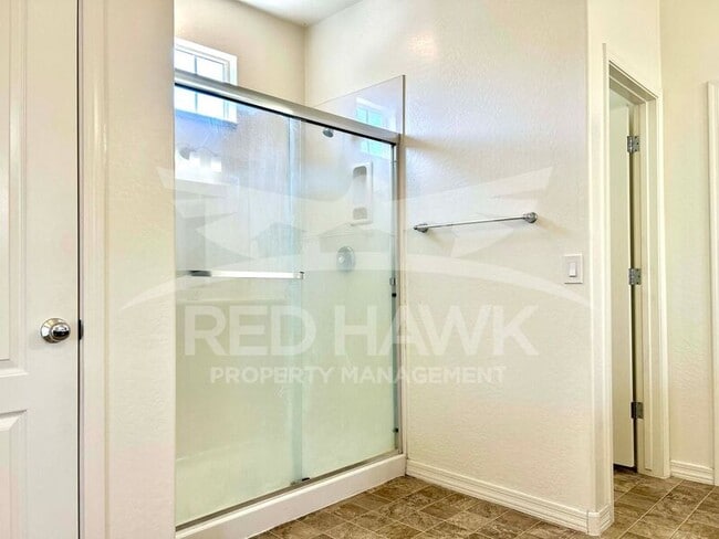 Building Photo - 9728 E Axle Ave