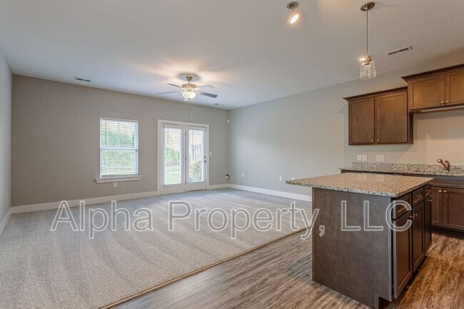 Building Photo - 112 Vly Crk Dr