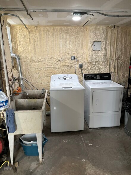 Building Photo - 4113 N Ashland Ave