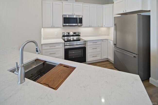 Building Photo - 129 Oakcrest Rd