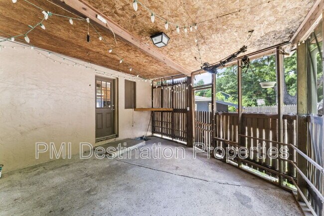 Building Photo - 102 E 80 Terrace