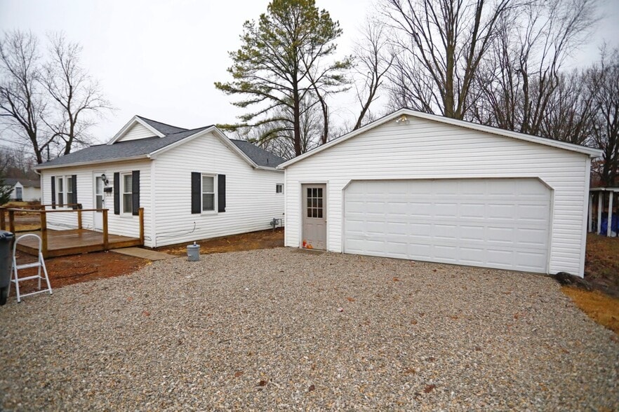 Building Photo - 3000 Rheinhardt Ave