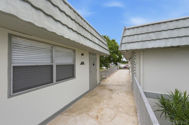 Building Photo - 670 Monaco Ct