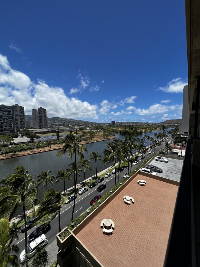 Building Photo - 2121 Ala Wai Blvd