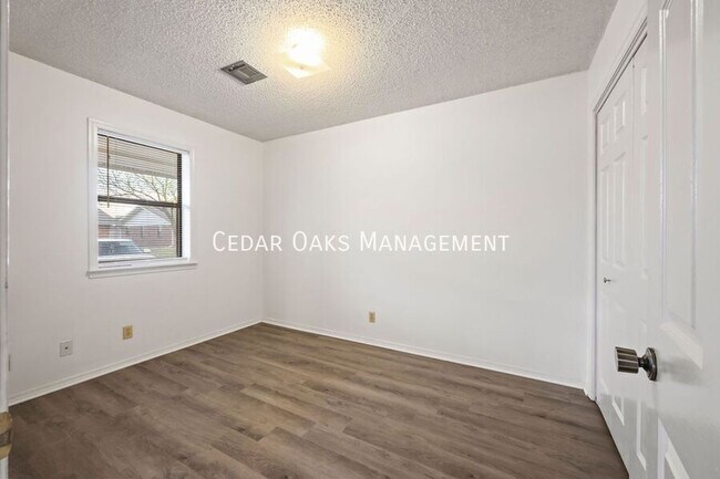 Building Photo - 801 N 17th Pl