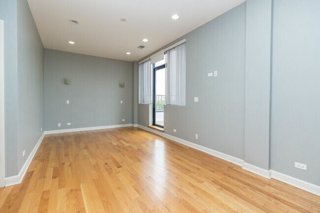 Building Photo - 4810 N Lavergne Ave