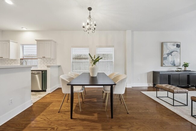 Building Photo - 609 W 20th St