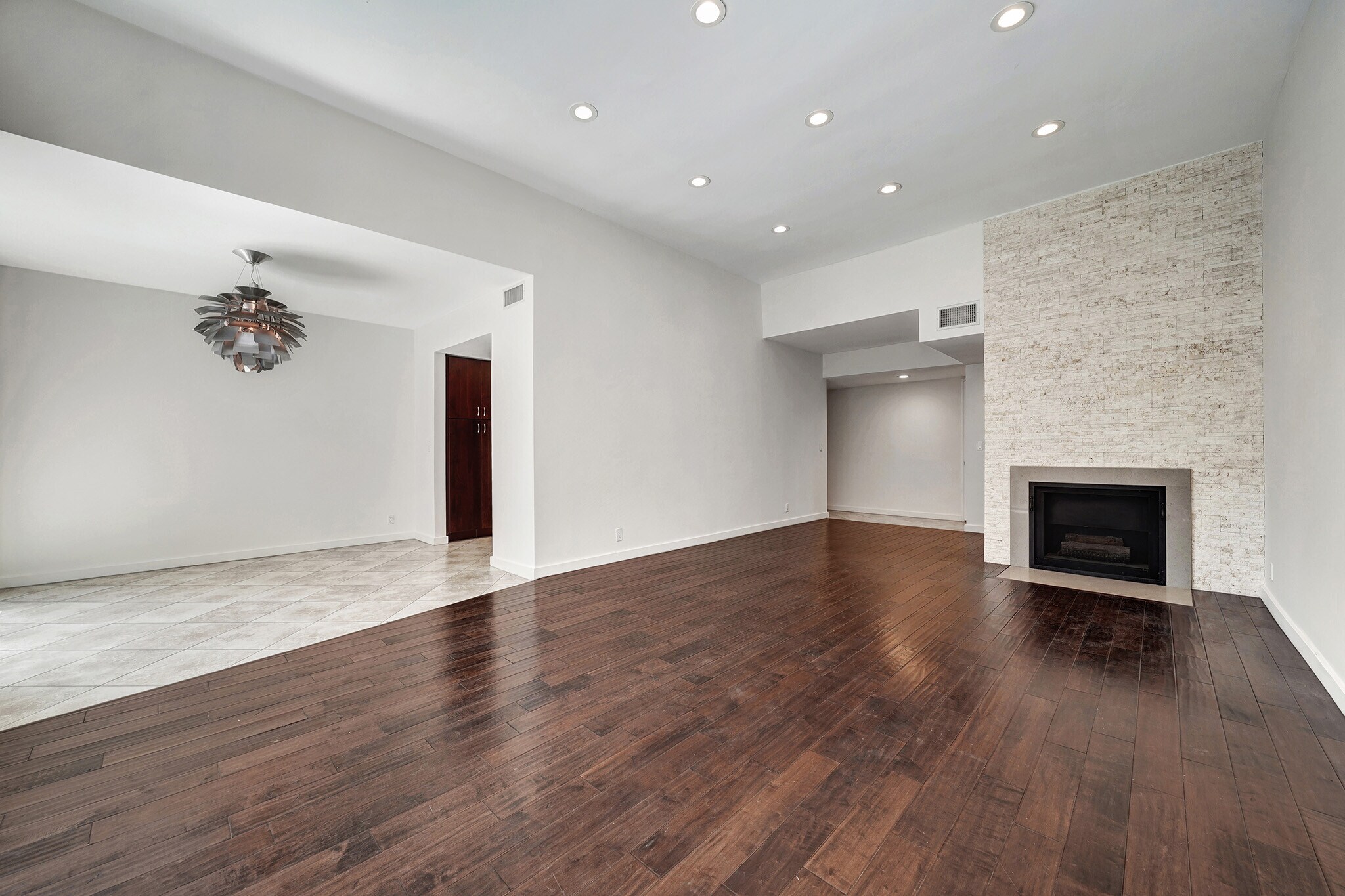 Building Photo - 8871 Burton Way
