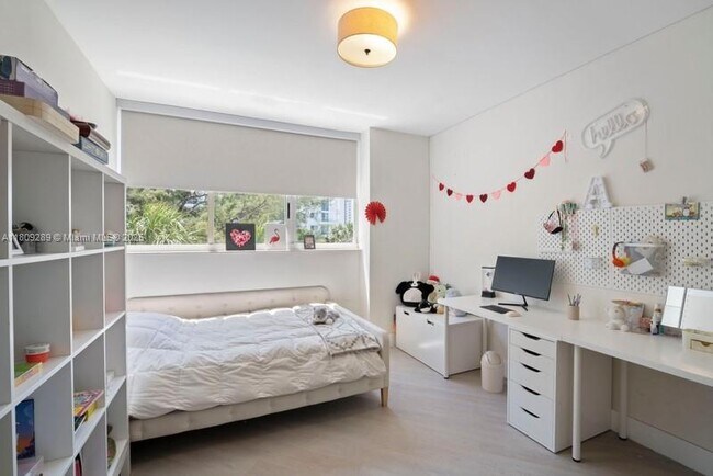 Building Photo - 6422 Collins Ave