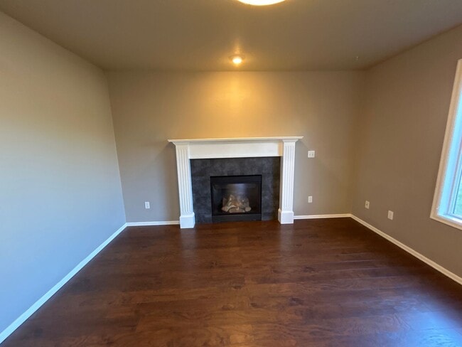 Building Photo - Bright 4-Bedroom Home with A/C, Office & Access to Vibrant Community Amenities Near Riverbend Park