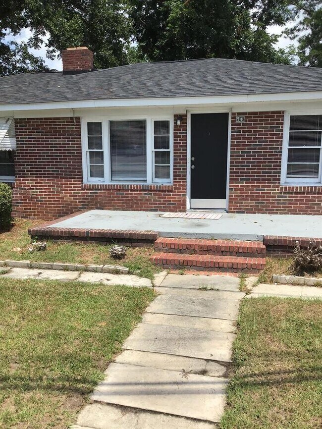 Primary Photo - 600 N 12th St