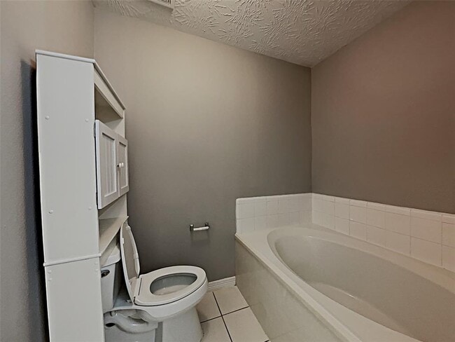 Building Photo - 4830 Edgegate Dr