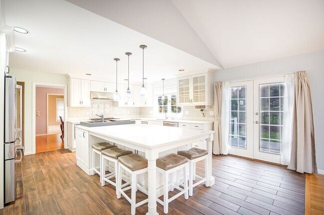 Building Photo - 14 Horseshoe Ln