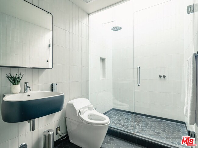 Building Photo - 15515 Via De Las Olas Via