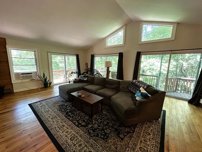 Building Photo - Spacious 3BR/2BA Home Near Downtown Boone ...