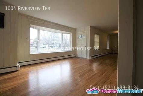 Building Photo - 1004 Riverview Terrace