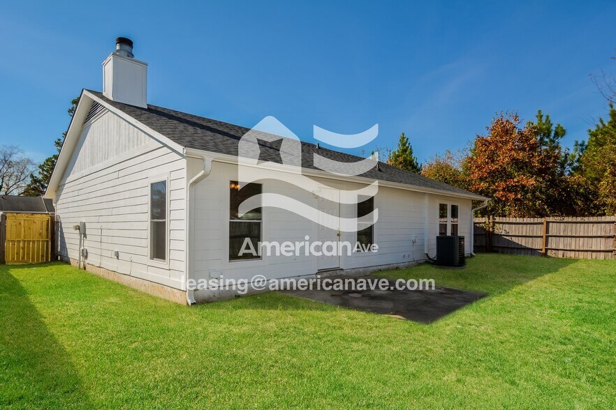 Building Photo - 1030 Bradley St