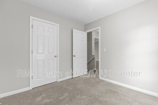 Building Photo - 2284 Oakland Spring Dr