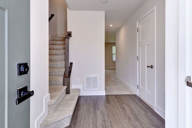 Building Photo - 105 Big Wds Dr