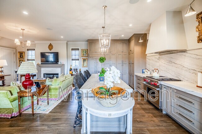 Building Photo - 103 Alester Square