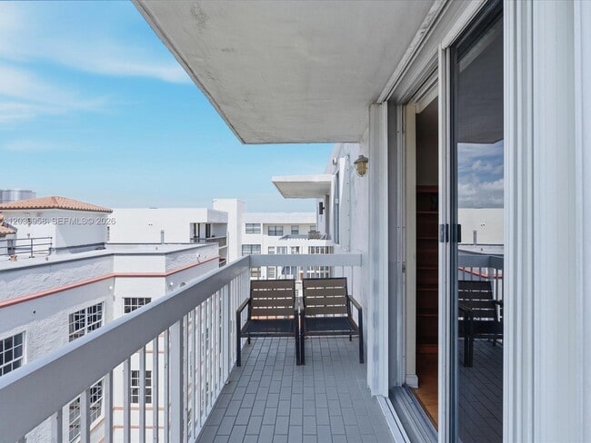 Building Photo - 3588 Collins Ave