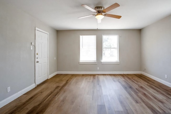 Building Photo - Charming 1 bedroom/1 bathroom unit | Prime...