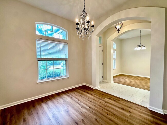 Building Photo - 5 minutes to the beach!  Remodeled Home!