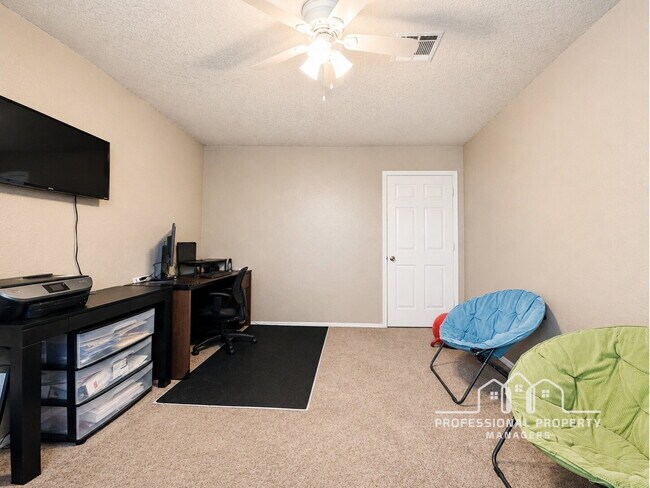 Building Photo - “Spacious 4-Bedroom, 2-Bath Home with Solar Panels in Yuma”