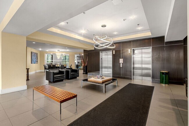 Building Photo - 1Br/1Bth, ready to move in. Heat/Hot Water...