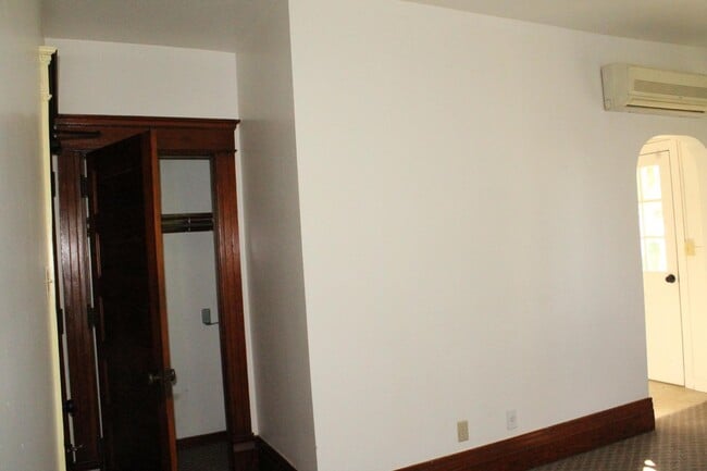 Building Photo - 3803 Military St