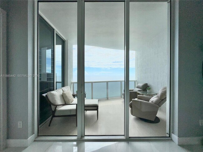 Building Photo - 15901 Collins Ave