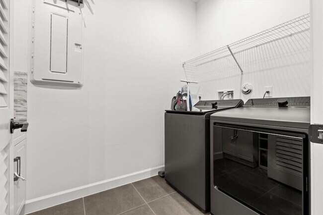 Building Photo - 9165 Remy Ln