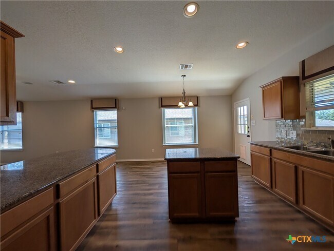 Building Photo - 2937 Post Oak Cir
