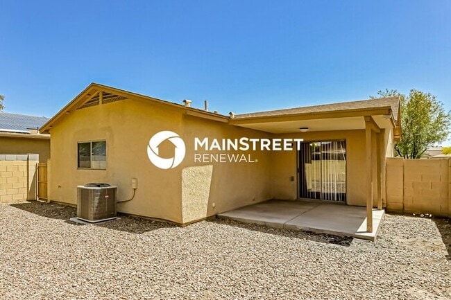 Building Photo - 3 Bedroom Pet-Friendly Home in Tucson, AZ with Main Street Renewal