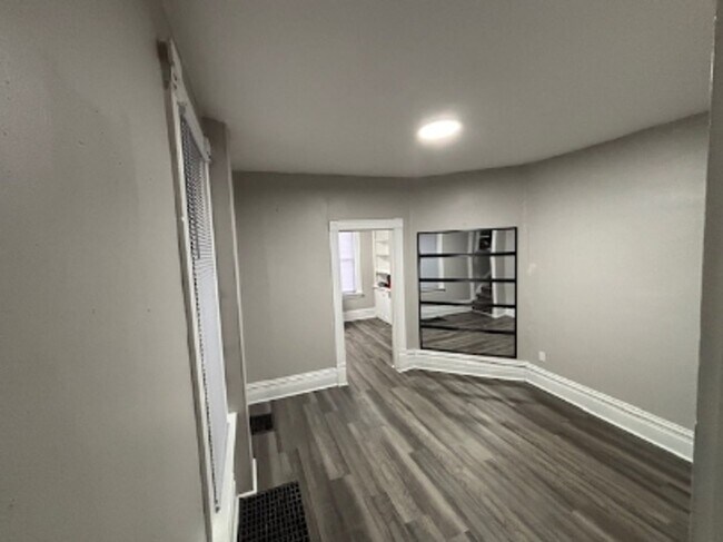 Building Photo - 368 3rd St