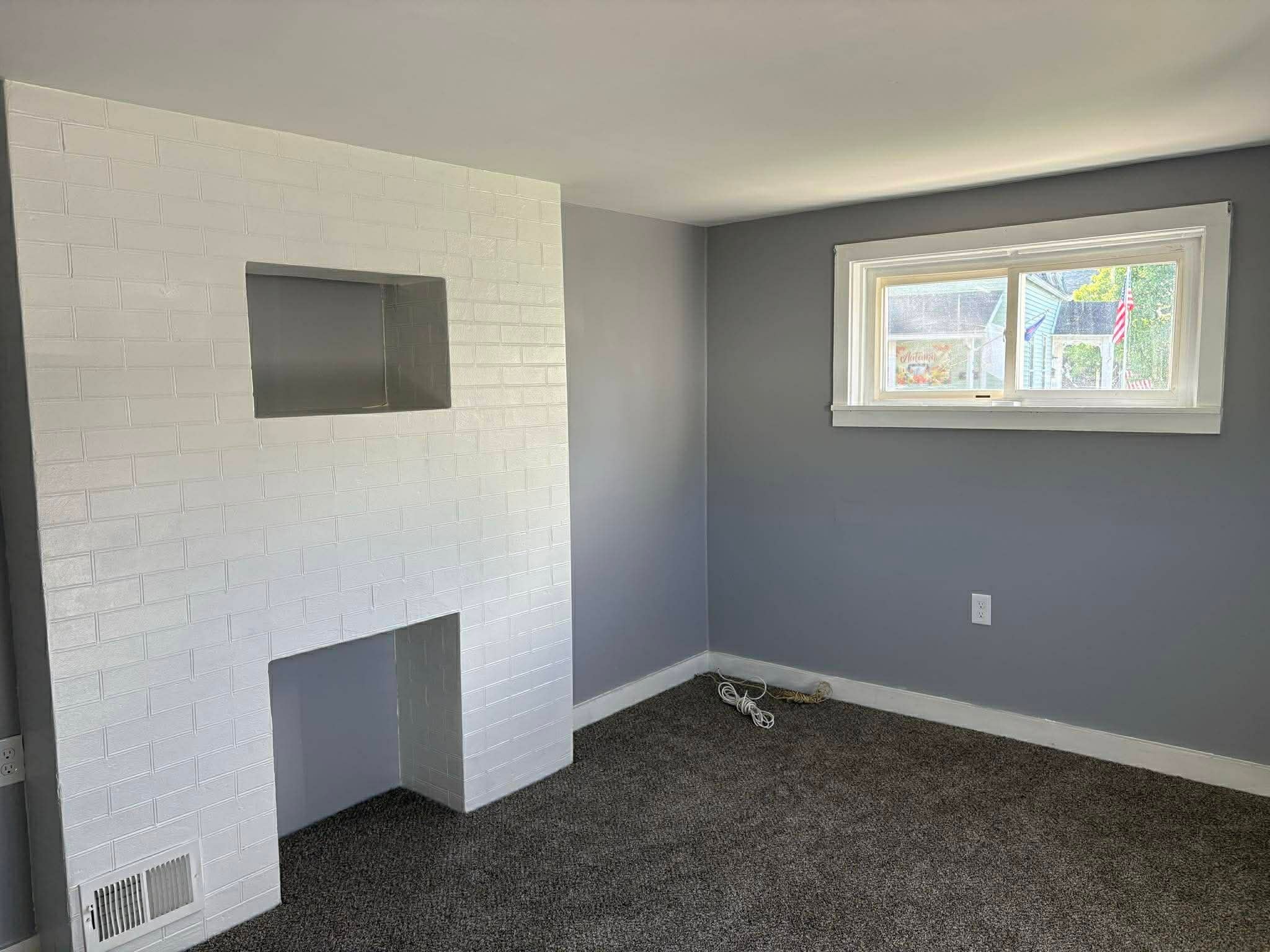 Building Photo - 10 Frazee St