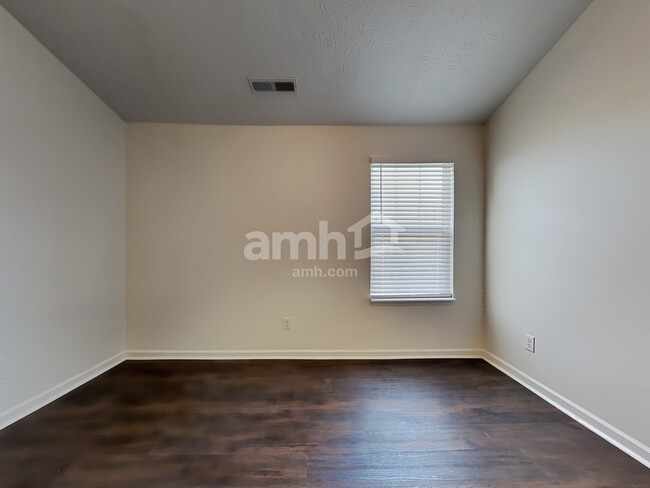 Building Photo - 5880 Aldridge Dr